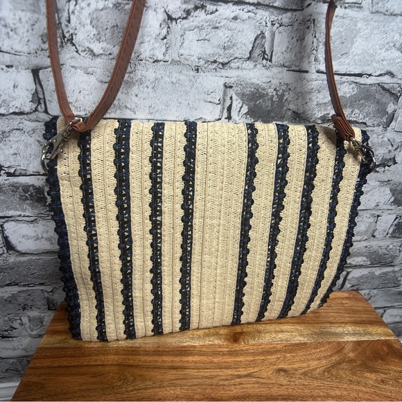 EUC Off Park Collection Costal Cream and Navy Shoulder Purse for Vacation Beach - Picture 11 of 14